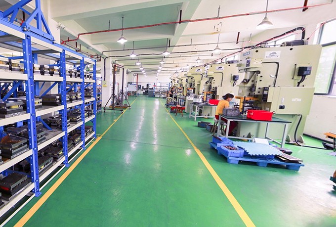 鋁排,鋁排軟連接,鋁箔軟連接,新能源軟連接,銅排,電池軟連接,銅排軟連接,軟連接,銅箔軟連接,柔性母排,疊層母排,銅軟連接,汽車(chē)軟連接,母排