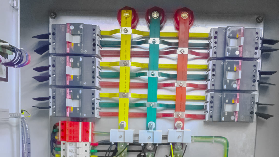 低壓母排安全距離